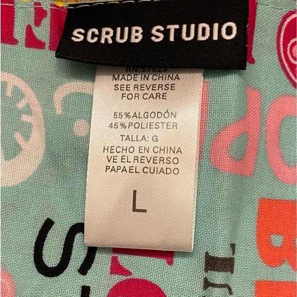 Scrub Studio Top. - Picture 2 of 2